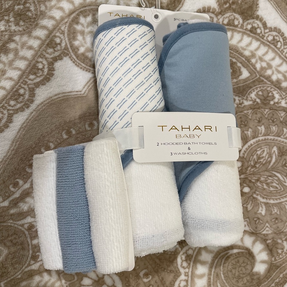 Tahari Baby Blue Hooded Bath Towels and Washcloths Set